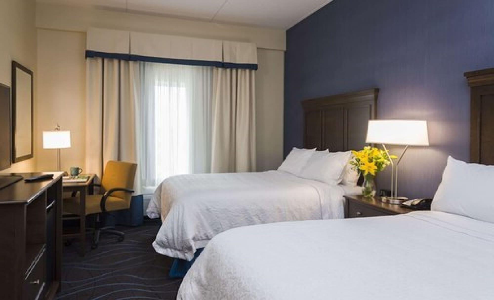 Hampton Inn By Hilton Ottawa Airport Екстер'єр фото