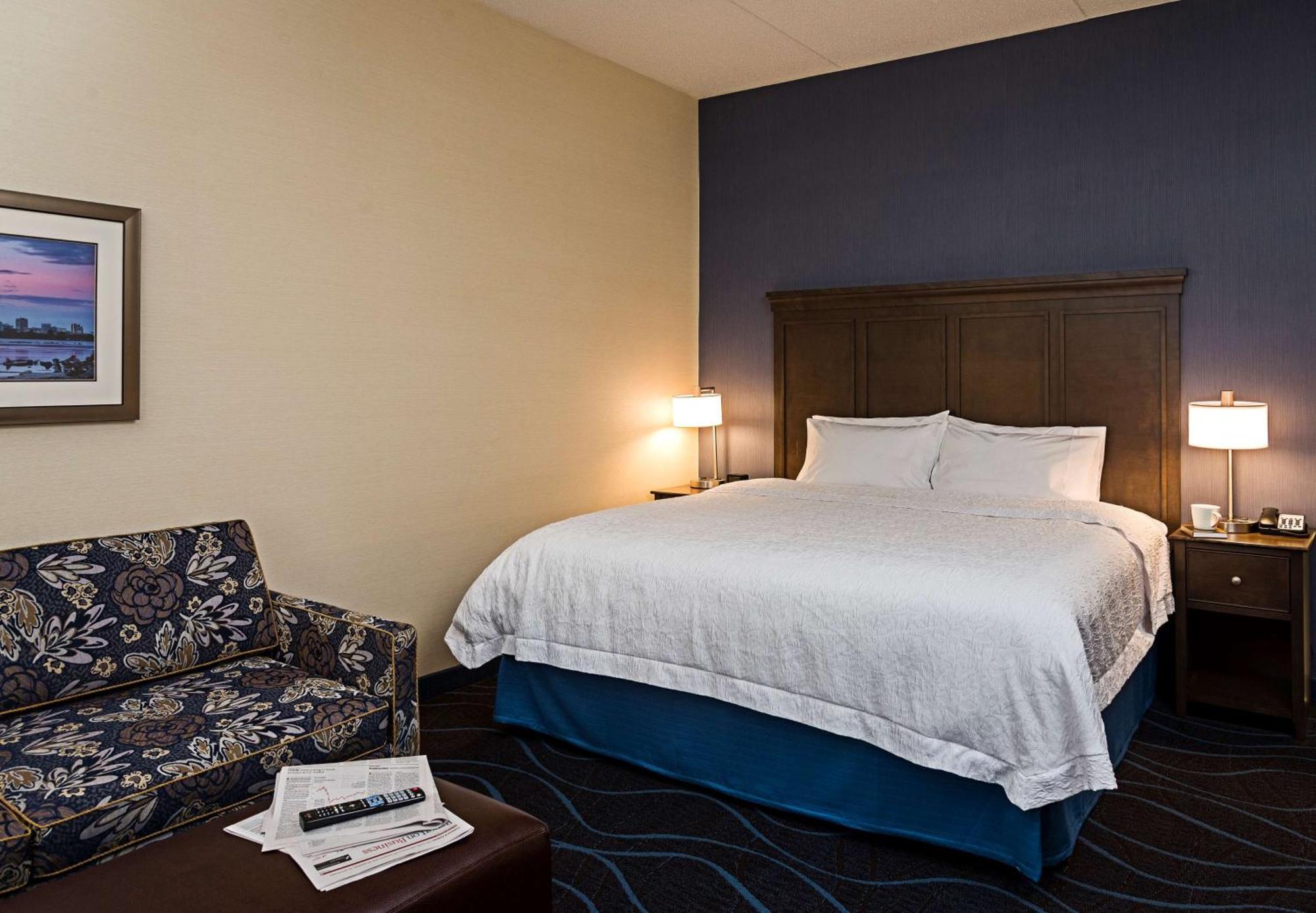 Hampton Inn By Hilton Ottawa Airport Екстер'єр фото