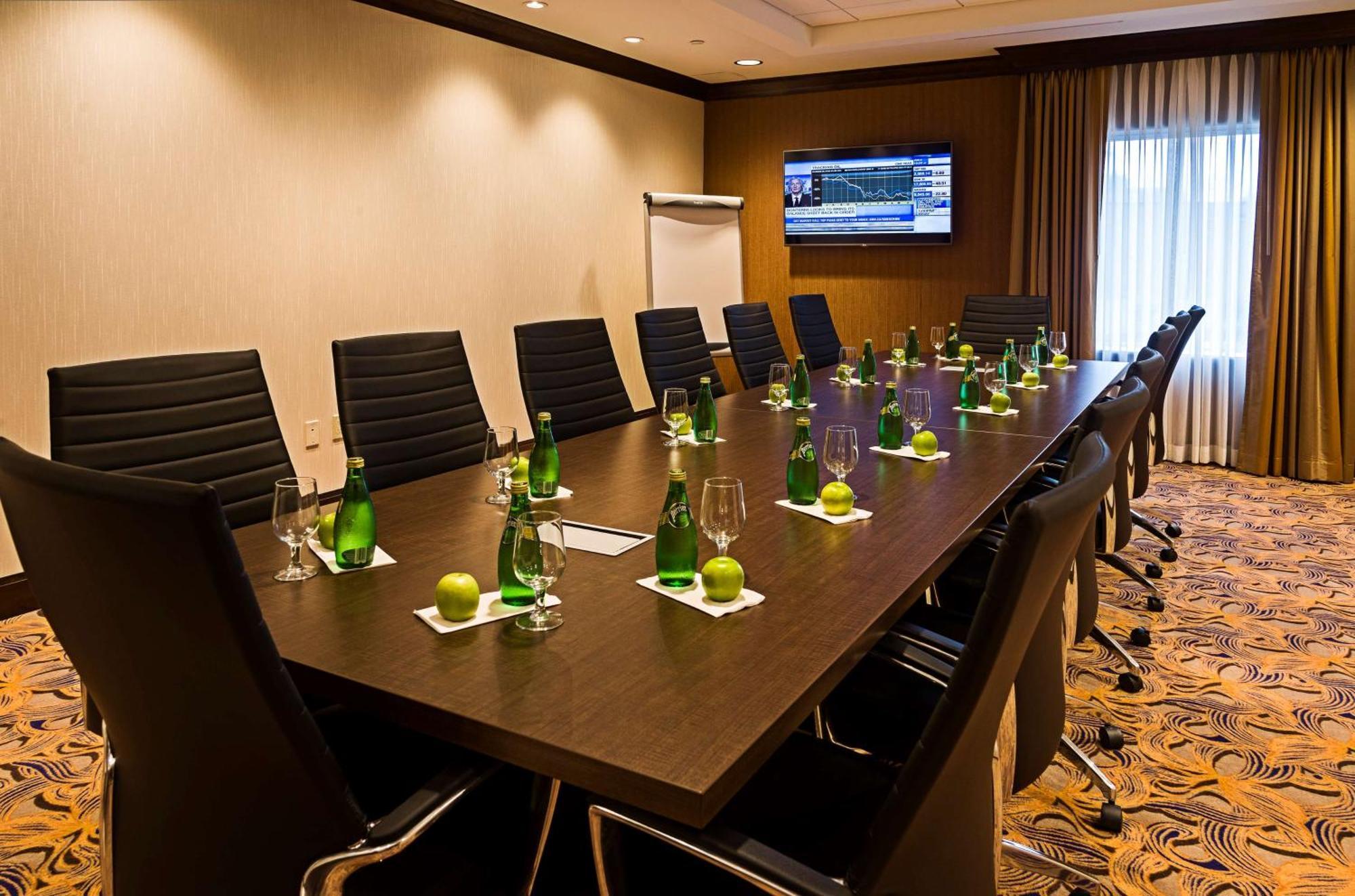 Hampton Inn By Hilton Ottawa Airport Екстер'єр фото