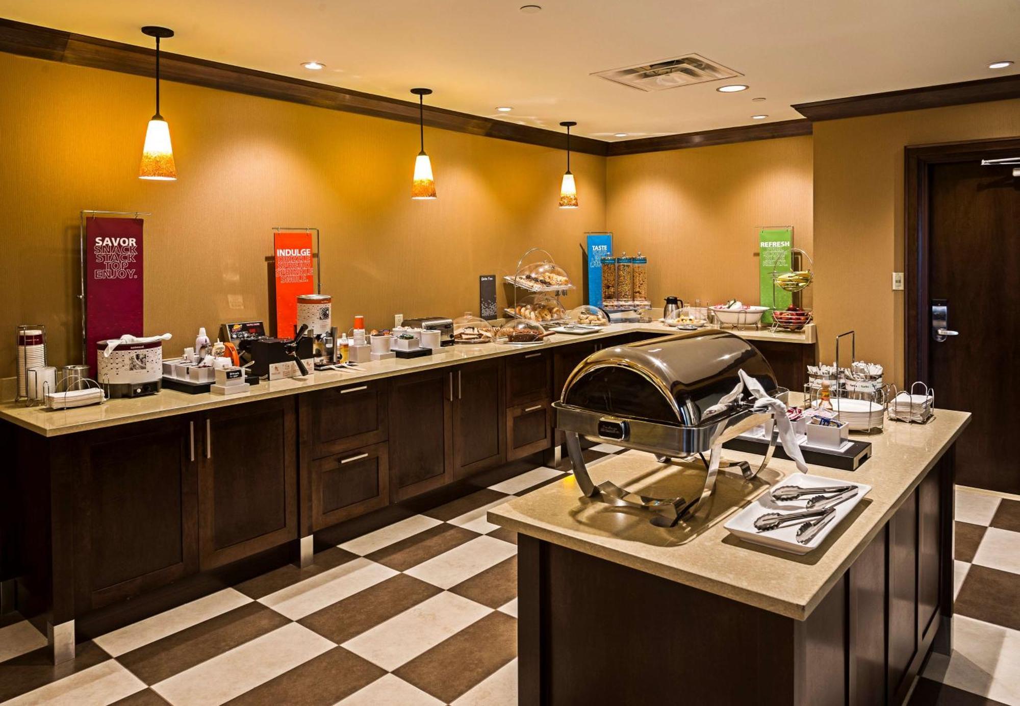 Hampton Inn By Hilton Ottawa Airport Екстер'єр фото