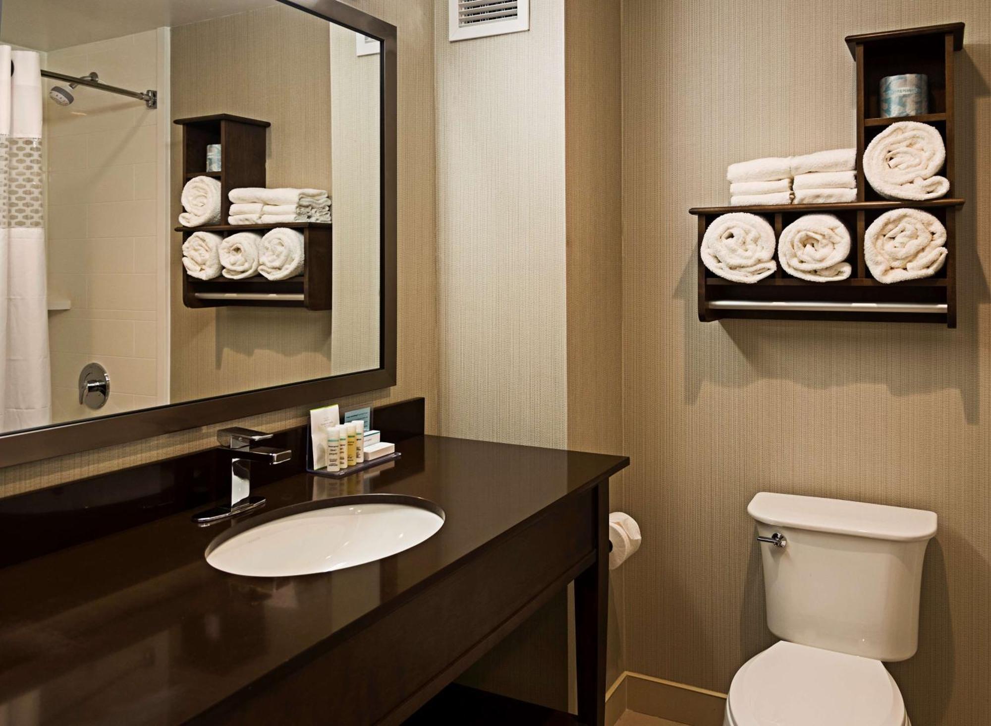 Hampton Inn By Hilton Ottawa Airport Екстер'єр фото