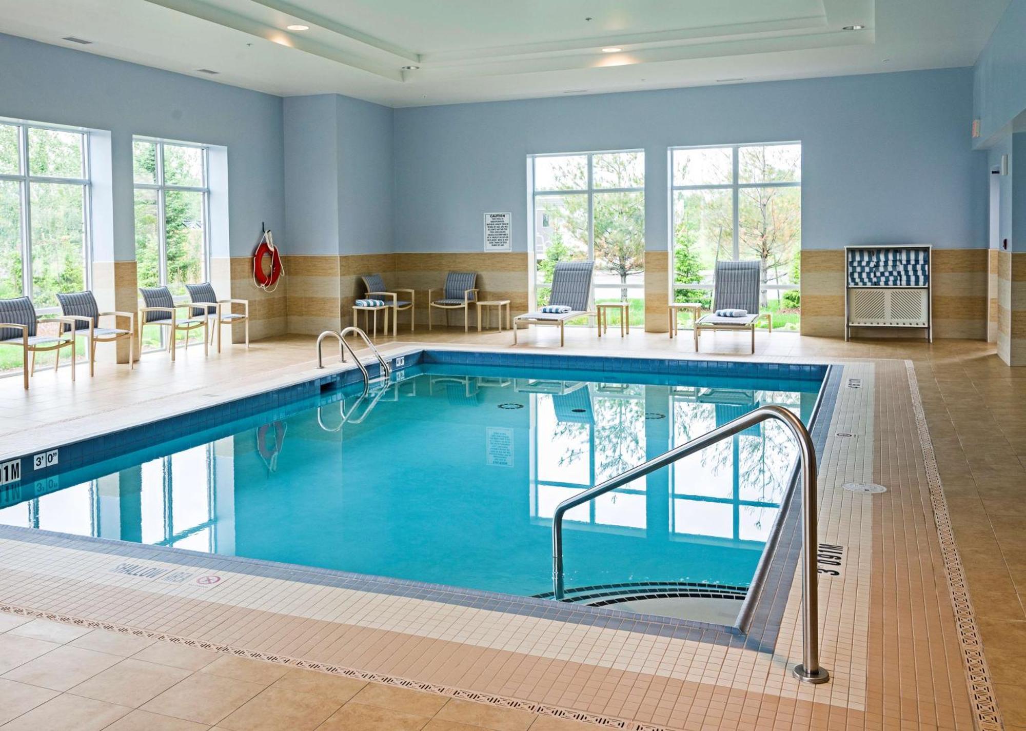 Hampton Inn By Hilton Ottawa Airport Екстер'єр фото