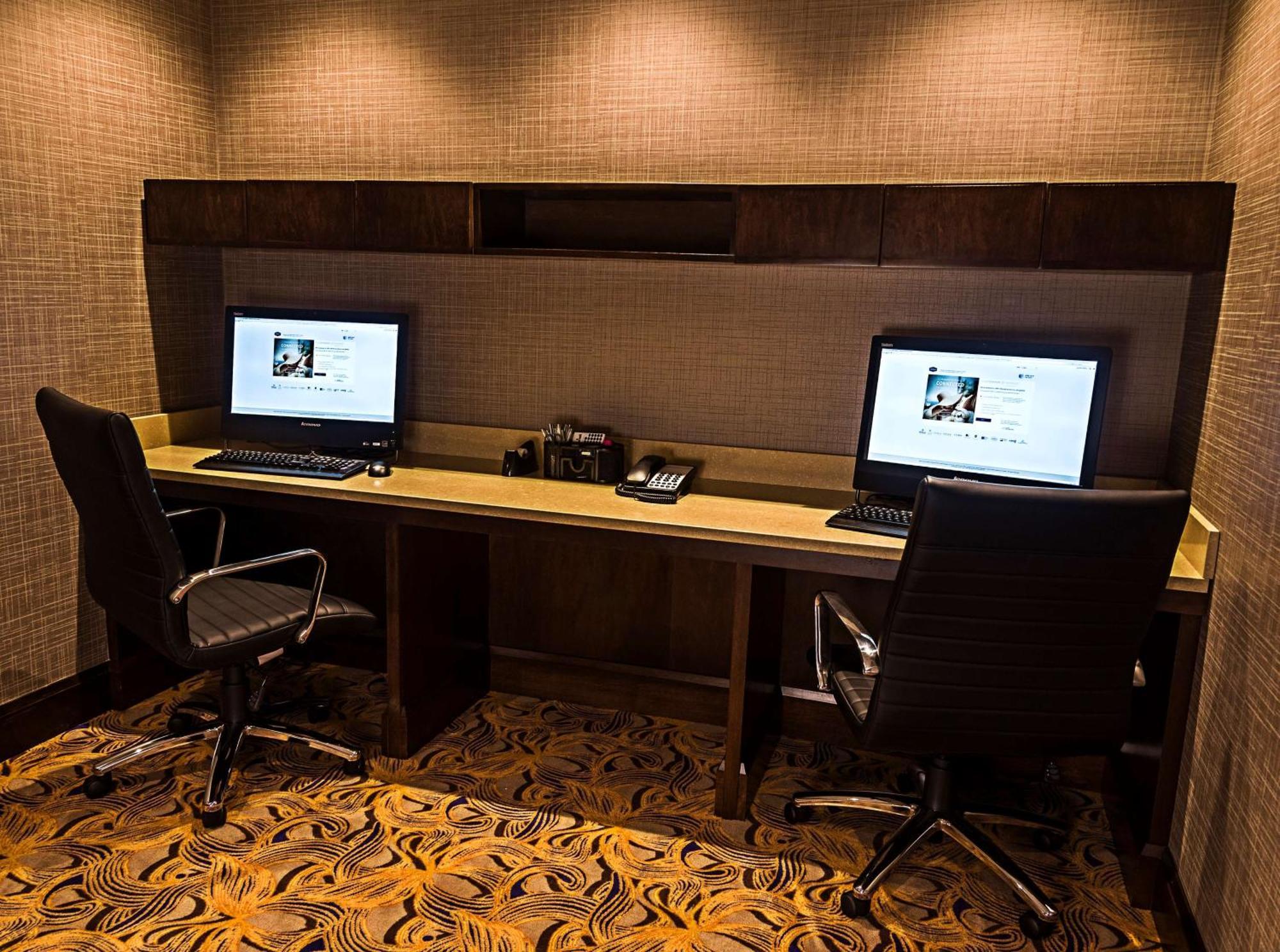 Hampton Inn By Hilton Ottawa Airport Екстер'єр фото